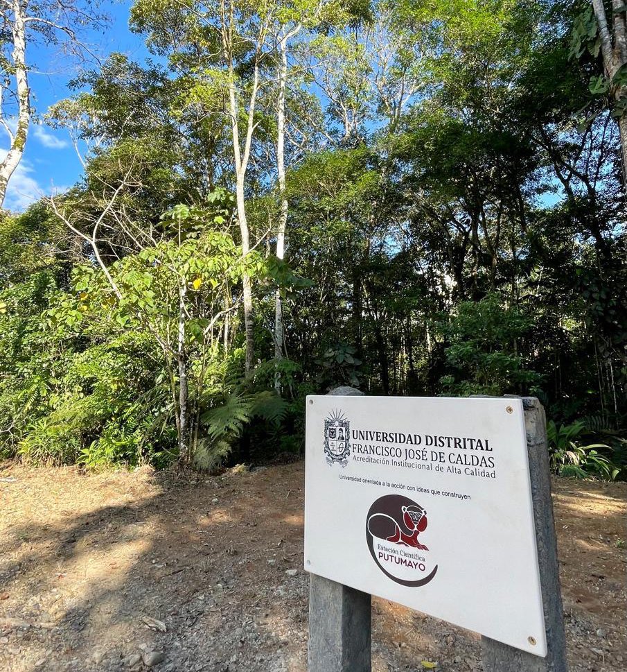 #OrgulloUD Hoy el rector @gtarazona1 firmó la prórroga del Convenio de Cooperación con @Corpoamazonia1 que tiene como objetivo la creación de la ‘Estación Científica Putumayo’. Esta será epicentro de investigación y gestión de la biodiversidad de la Amazonía colombiana #SomosUD