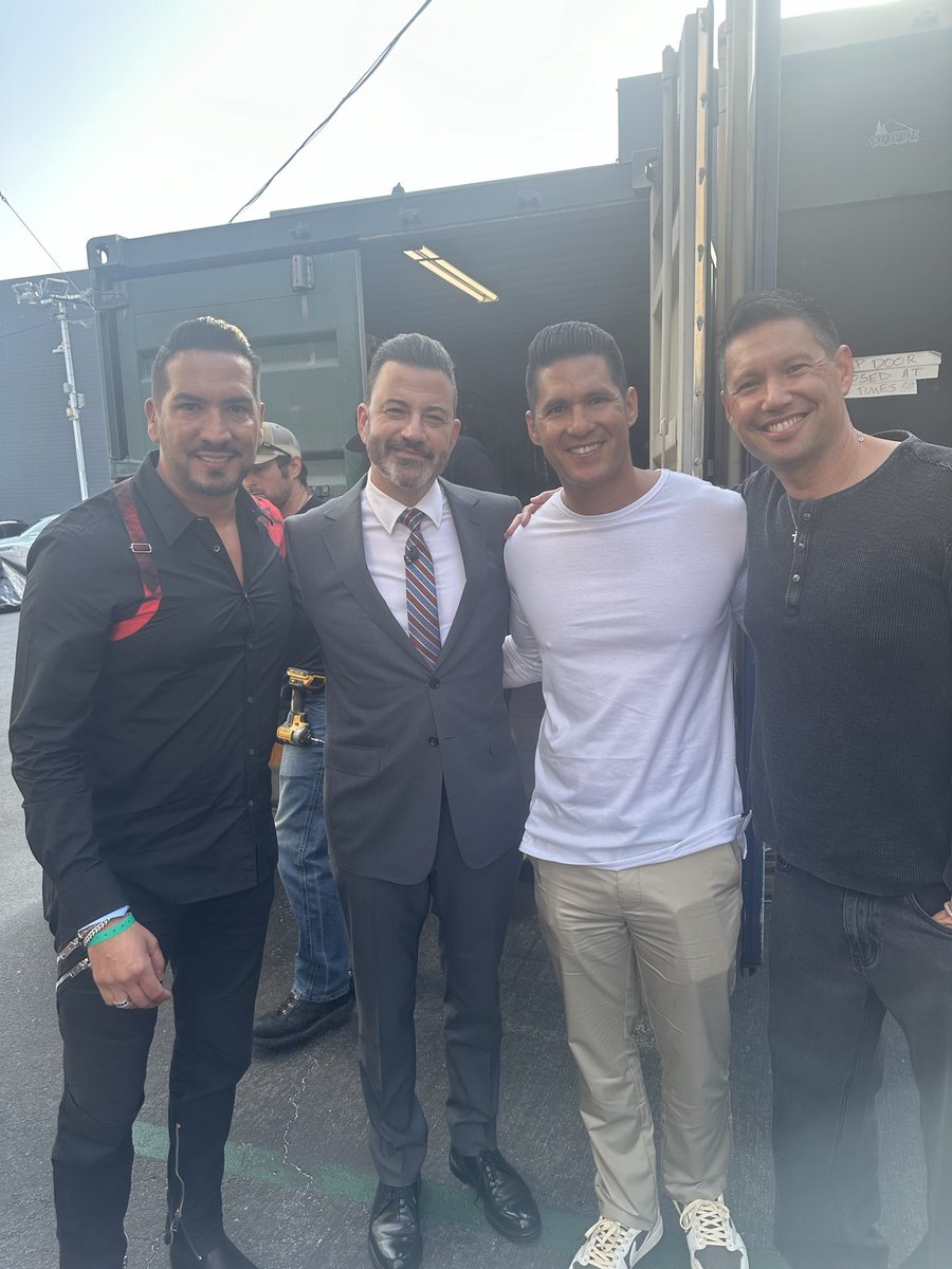 Thanks so much to ⁦@HomesForOurTrps⁩ Veterans Day auction winners Andrew Glickman, Alex Glickman, and Jesse Mancha and ⁦@JimmyKimmelLive⁩ experience donor ⁦@jimmykimmel⁩!!! Four handsome gents looking good and doing good!!!
