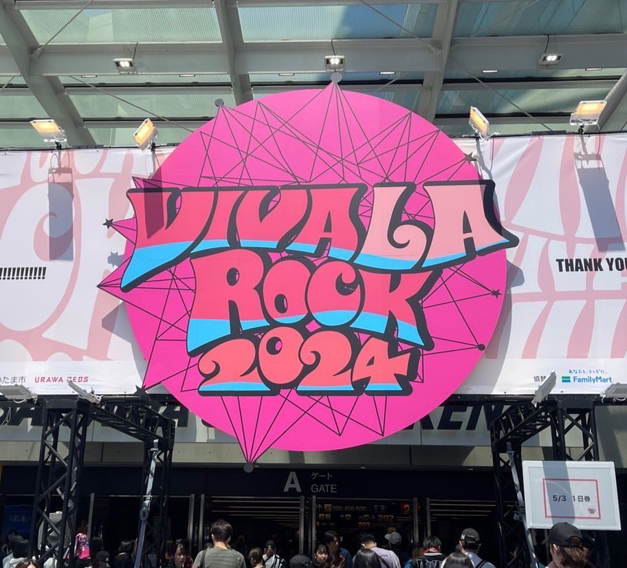 [STAFF]
本日はVIVA LA ROCK 2024！！

HYDEは15:50〜 STAR STAGEに出演します！
VIVA LA ROCKと同時開催する有料生配信「ビバラ！オンライン」もありますのでご来場できない方はこちらもチェックしてください！

詳しくは↓
vivalarock.jp/2024/

#HYDE
#ビバラロック 
#ビバラ