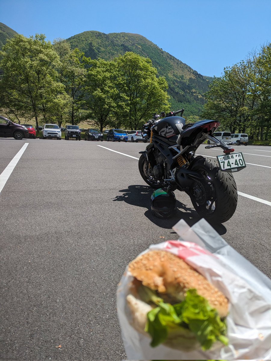 お昼は三瓶バーガーテイクアウト