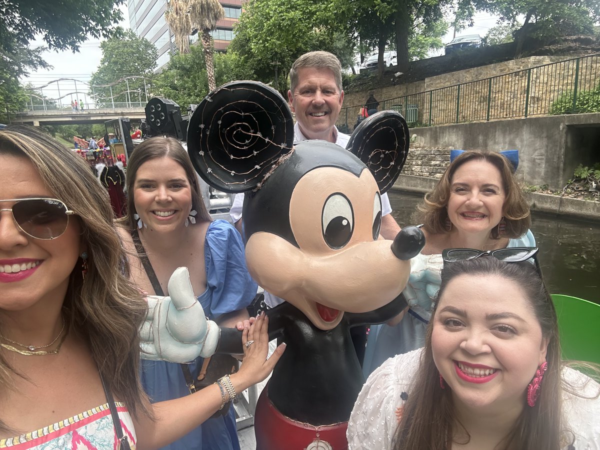 We had a fabulous time at the Texas Cavaliers River Parade! The theme of floats this year was "American Landmarks", so naturally, we were given Disney World 🌟
What a great celebration with our San Antonio community! #VivaFiesta