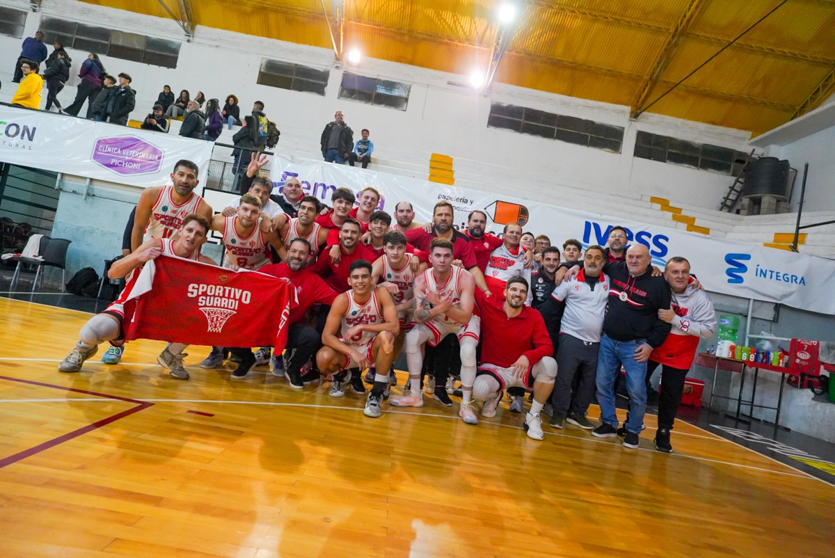 🔴⚪ | 𝐒𝐔𝐀𝐑𝐃𝐈 𝐁𝐀𝐑𝐑𝐈𝐎 𝐋𝐀 𝐒𝐄𝐑𝐈𝐄

🏆 | <a href="/LigaARGbasquet/">La Liga Argentina</a>
➡️ Cuartos de Final - J3

❌ @GEPU (0) 63-76 (3) <a href="/CSSbasquet/">Sportivo Suardi 🏀</a> ✔️

Suardi pasó la escoba y está en Semis. Calderón (22) y <a href="/ColoLizarraga/">Luciano Lizarraga</a> (17) lideraron a la visita.

📸 Suardi