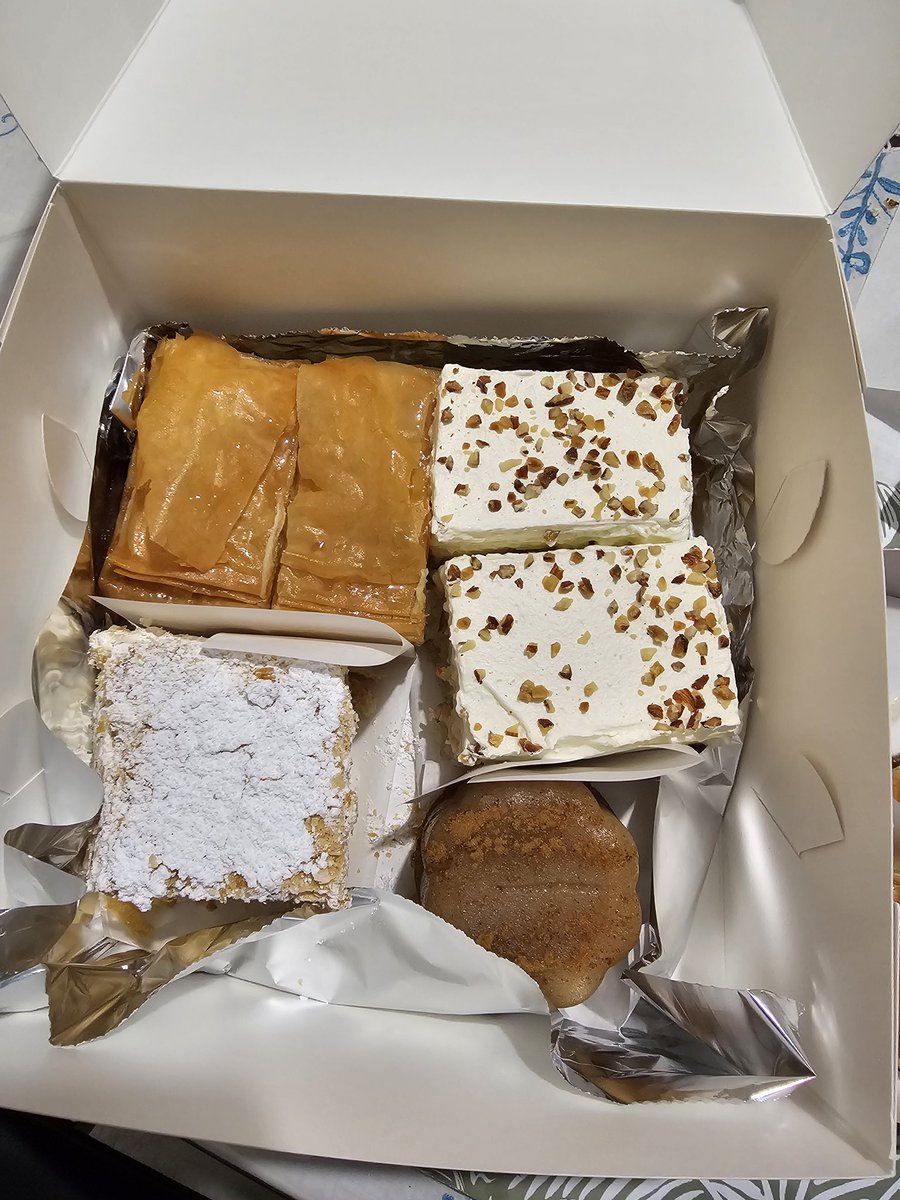 Today's lunch, I mean dessert. 3 variety of baklava, galatoboureko, cream kataifi, halva and milfie 😋 Hope everyone has a great day 👍