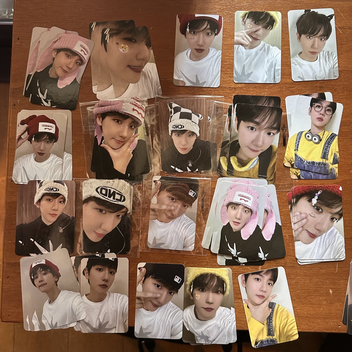 A total of 20 photocards for Baekhyun's birthday cafe lucky scratch event 😭