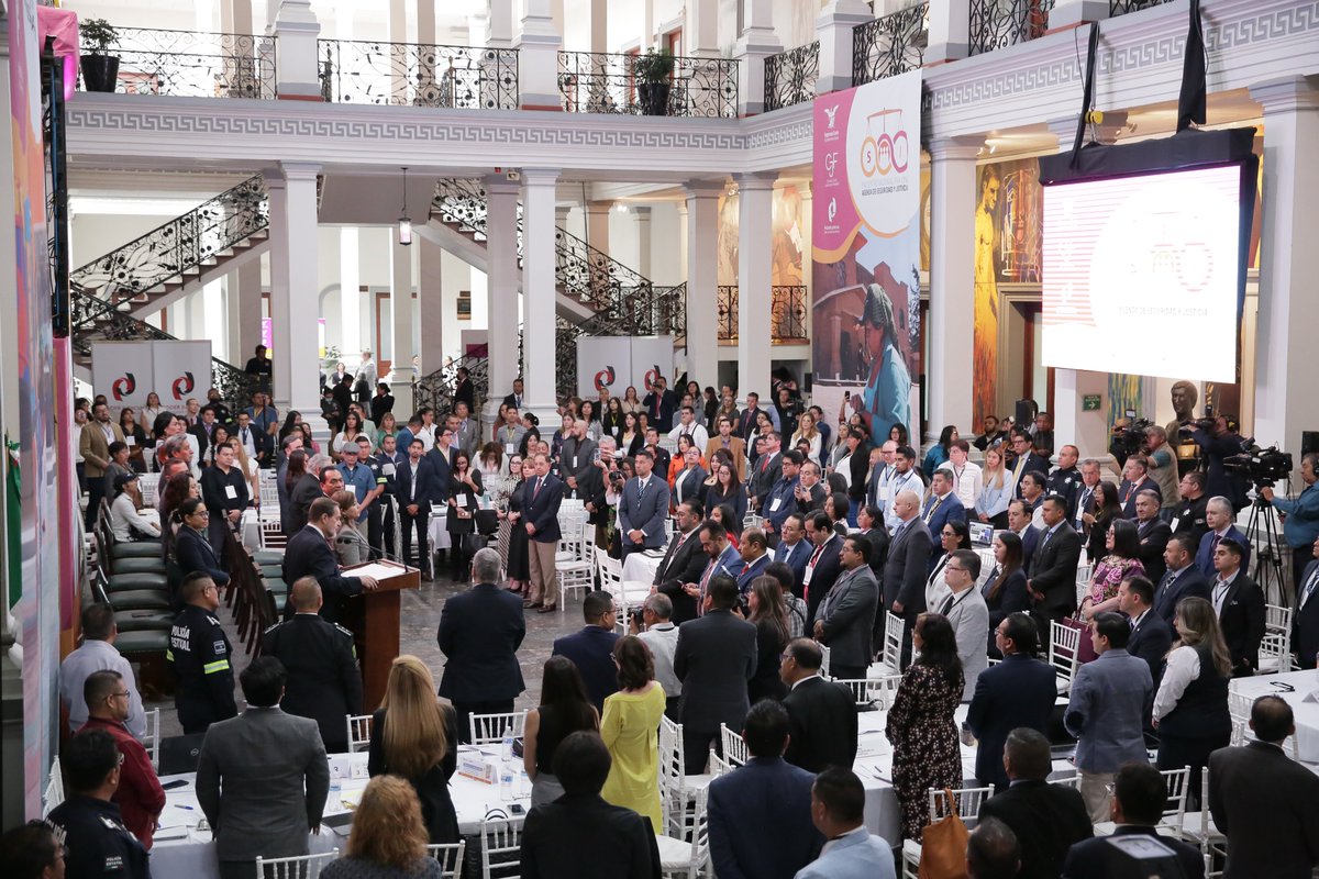 🟡🟠🔴La efectividad de los Derechos Humanos requiere de juezas y jueces probos y valientes: Ministro Jorge Mario Pardo Rebolledo, al inaugurar la sexta sesión del #EncuentroNacionalSeguridadyJusticia con sede en Toluca, Estado de México

🔗goo.su/EE65He4

#PJF_Escucha