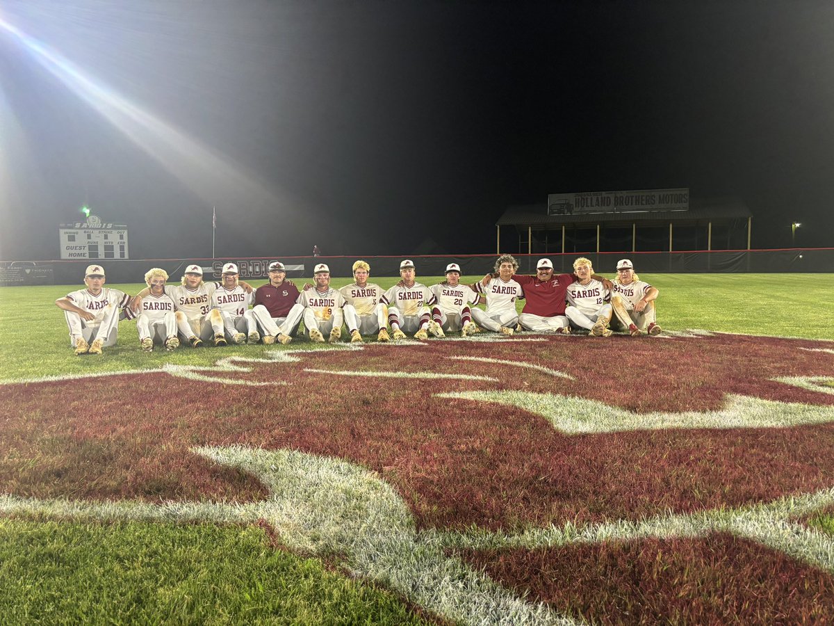 Sometimes winning comes without a trophy. These Seniors won more than anyone in the history of our program. The impact they had on our community was unprecedented. Thankful! 92 career wins 4 straight area championships Sweet 16 ‘21 Elite 8 ‘24 State Runner-Up ‘23 Go Lions!