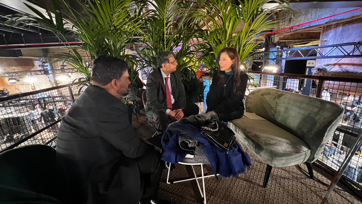 Kingpins, premier denim trade-show held in Amsterdam. Amb @Suljuk met with Pakistani brands participating and extended support & met with MD & Global Sales Kingpins Show Vivian Wang. @ForeignOfficePk @PkPublicDiplo @official_tdap