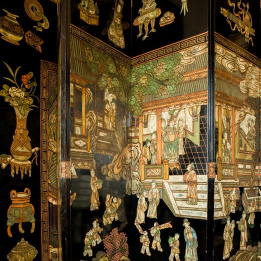 Biombo de Coromandel (China) donde están representadas escenas de la vida cotidiana china, la naturaleza y el uso del oro como uno de los principales colores #arte