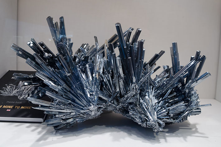 Large cluster of #Stibnite from China.

#minerals #crystals #mineralcollecting #mineralexpert #rockhounding #mineralogy