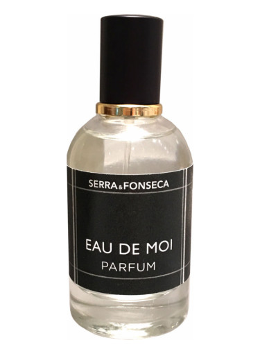 L'affaire Fassino rimette al centro del dibattito il profumo 'Eau de Moi', creato da Michele Serra e Giovanna Zucconi per Serra & Fonseca, loro impresa. Perché avergli preferito Chanel? #Fassino #MicheleSerra #EauDeMoi #Serraefonseca #PieroFassino