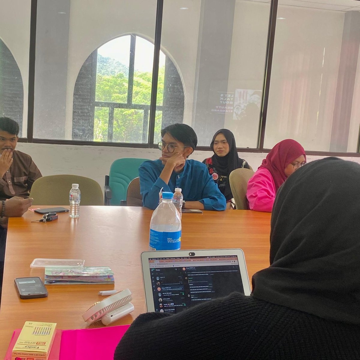 A SESSION WITH IIUM WOMEN REPRESENTATIVES

This morning, I spent my time with the Iron Women of IIUM! Shespeaks, an initiative by IIUMSU to empower the voices of women.