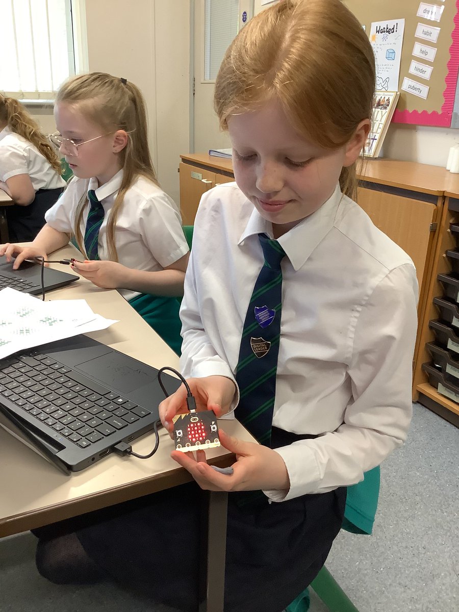 AckworthHoward's tweet image. Class 4 used the micro:bit today to practise the process of selection. They programmed the micro:bit to display an emoji of their choosing when A was pressed. Great effort, Y4! @microbit_edu #AckworthHowardComputing