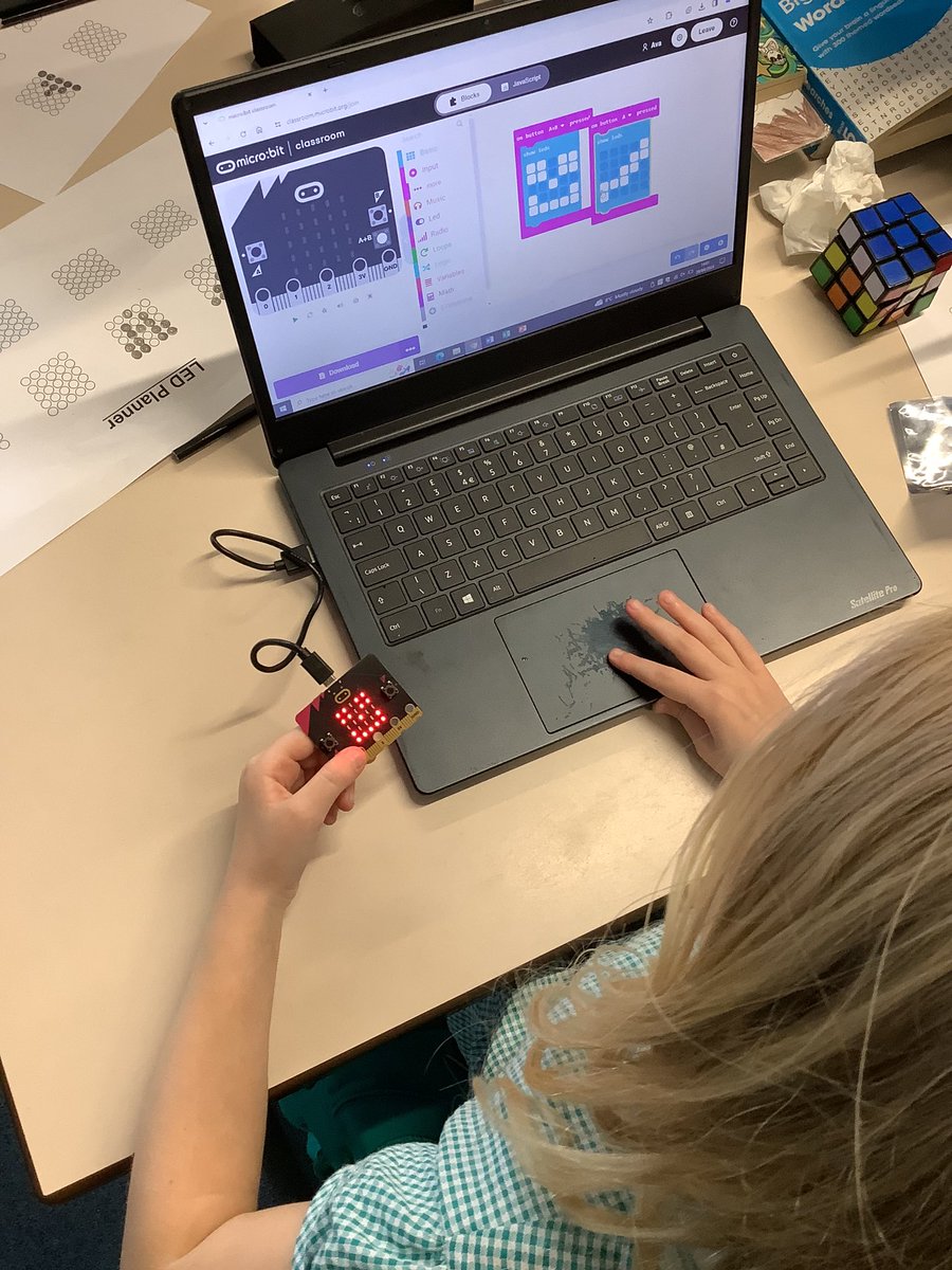 AckworthHoward's tweet image. Class 4 used the micro:bit today to practise the process of selection. They programmed the micro:bit to display an emoji of their choosing when A was pressed. Great effort, Y4! @microbit_edu #AckworthHowardComputing