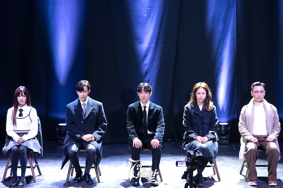 #LeeYooBi, #LeeJoon, And More Sit In Front Of A Camera For A Revelation In '#TheEscapeOfTheSevenResurrection'
soompi.com/article/165890…