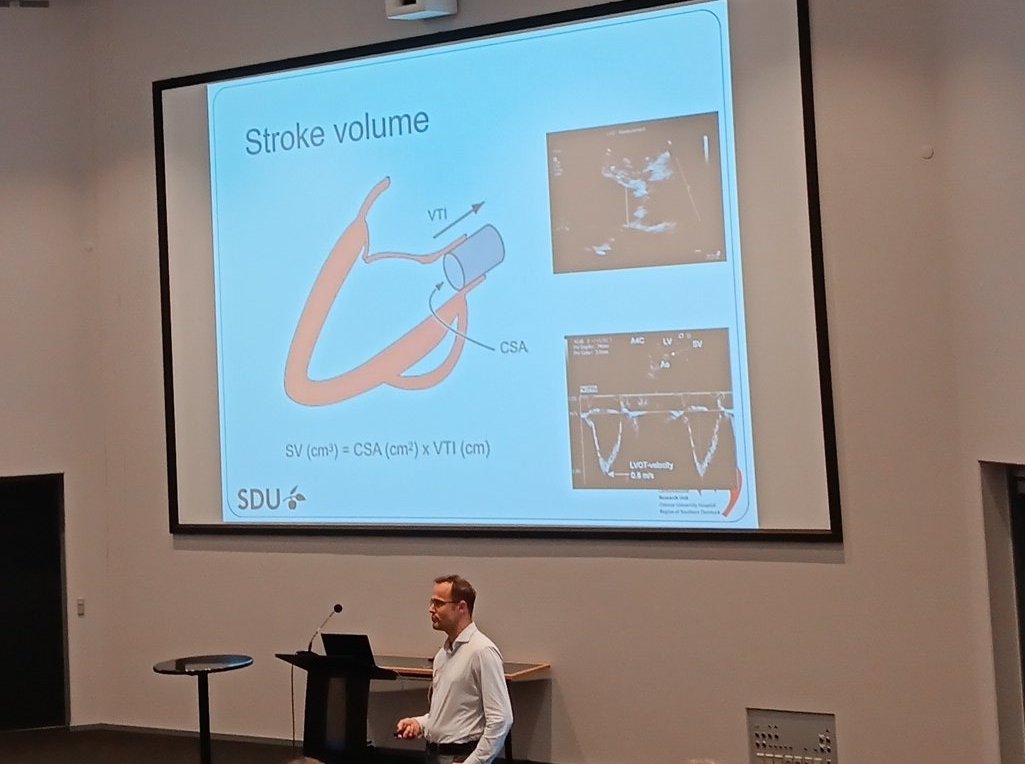 Jordi Dahl at #DCS annual meeting: Estimate cardiac output using stroke volume and not only LVEF 🫀 
#DCSårsmøde2024