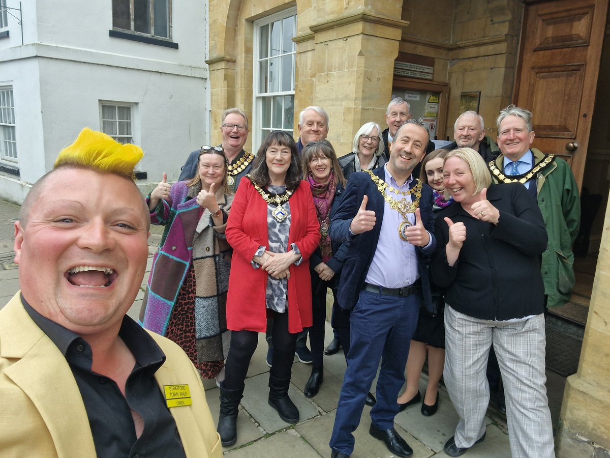 Owen Edmunds (@owenedmunds) on Twitter photo An absolute honour yesterday to once again lead the Mayor's Walk around our beautiful Stratford for <a href="/StratfordWalks/">Stratford Town Walk</a> with the Mayors of Stratford, Warwick, Shipston, Alcester, Whitnash, Chair of Warwickshire County Council and Cosorts! Such an amazing, friendly and fun group! ❤️ x An absolute honour yesterday to once again lead the Mayor's Walk around our beautiful Stratford for <a href="/StratfordWalks/">Stratford Town Walk</a> with the Mayors of Stratford, Warwick, Shipston, Alcester, Whitnash, Chair of Warwickshire County Council and Cosorts! Such an amazing, friendly and fun group! ❤️ x