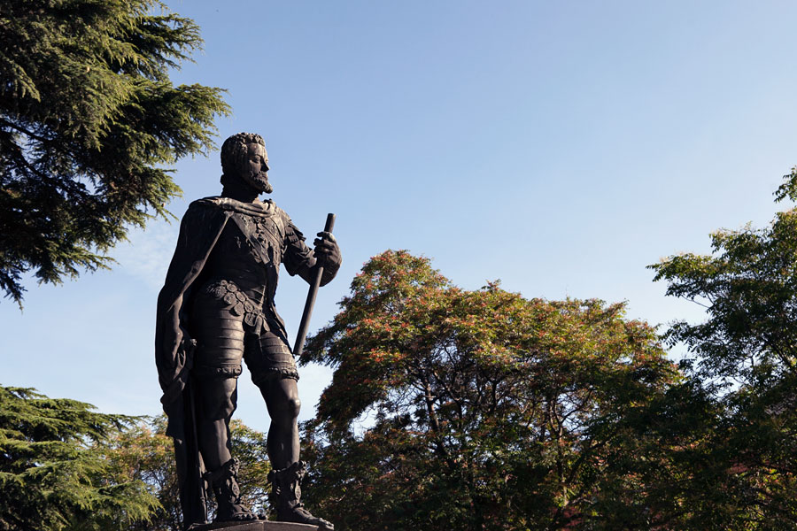 Volver al pasado nunca fue tan fácil🤩 Con nuestra ruta 'Valladolid histórico' recorreremos los rincones más emblemáticos de la ciudad y te contaremos las historia más apasionantes que los rodea❤️ 📆Lunes, miércoles y sábados🕓12h Más info 🔗 info.valladolid.es/rutas-teatrali…