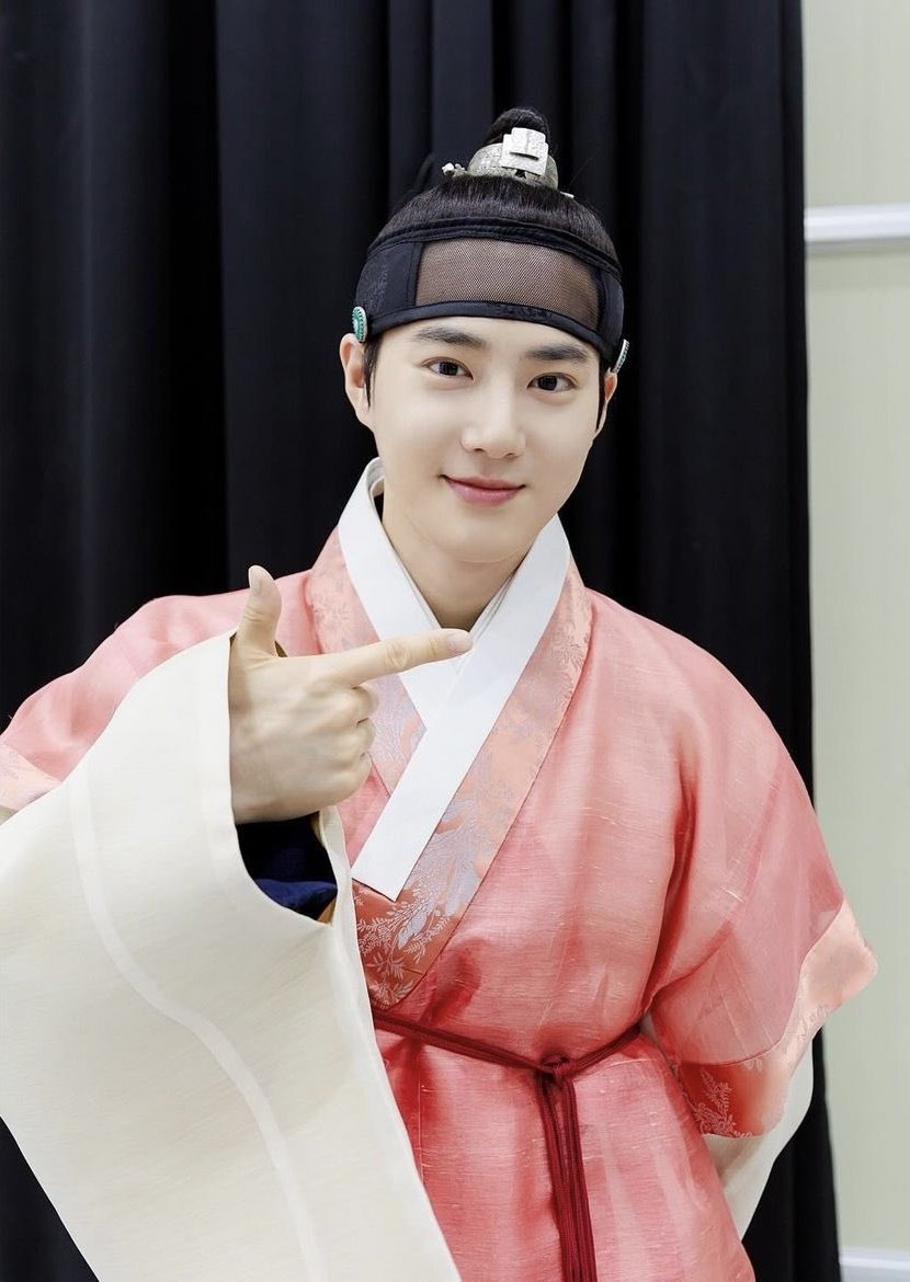 Bunnyzens/EXOLs SUHO's #MissingCrownPrince OST drops tomorrow at 6 PM KST! If you're using a free Spotify account and looking forward to KJM3, fill out this form to join us! 👑:docs.google.com/forms/d/e/1FAI… Kindly repost Thanks a lot #SUHO #수호 @weareoneEXO