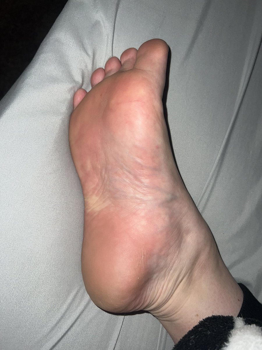 like what you see?? DM for more 😘😘 #selling #feetpics #customcontent