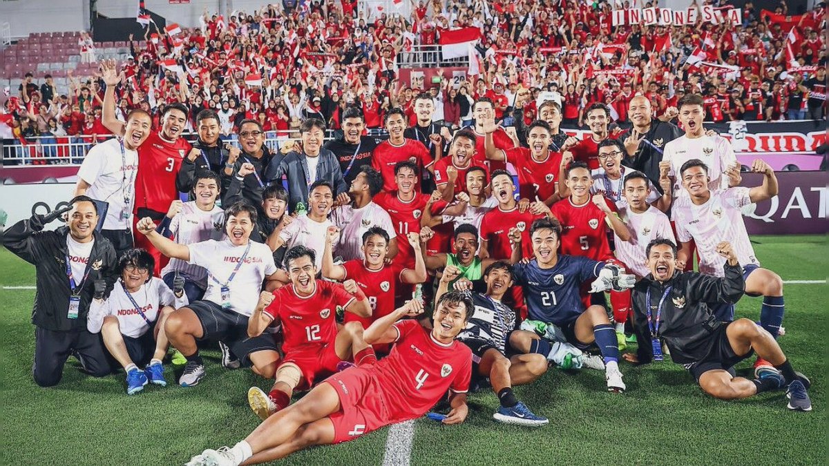 TERIMA KASIH MARSELINO, RIO FAHMI, FAJAR, ARKHAN FIKRI, JEAM KELLY, WITAN & SELURUH PUNGGAWA TIMNAS 🇮🇩🦾

Warga sadar gak sih kita “bukan siapa-siapa” di AFC Asian Cup U-23 ini.

Ketika drawing kita POT 4 (kumpulan tim paling gurem) 🥲

Baru pertama kali main di AFC Asian Cup…