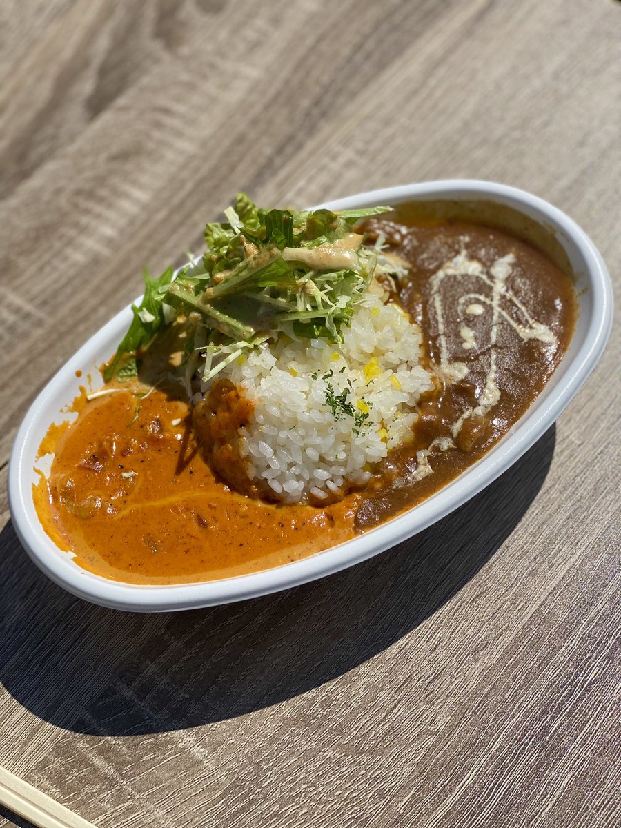 キッチンカーフェスティバル、炎天下の下日除テントもテーブルも無しで皆右往左往🔥☀️
竪穴式住居の中で食べる訳にもいかず、結局諸々買ってから車まで戻り、自前のテーブルとチェア出して食事🫠

大石屋さんではチャーシューメンと鯛塩ラーメンを購入🍜
大石屋さんの鯛塩、あっさりお初の味✨…