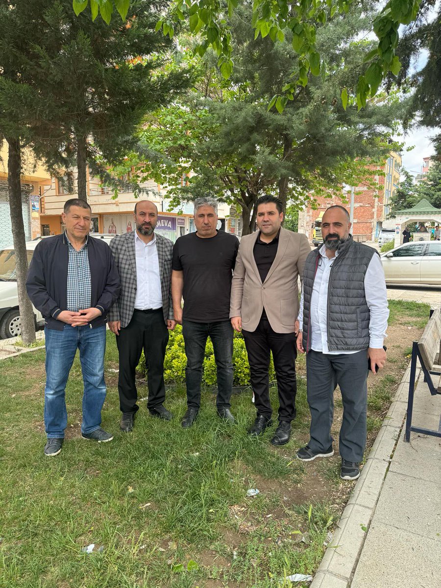 📍Sanayi Mahallemiz’deyiz

Belediye Meclis Üyemiz Sn. Abdulsamet Yaman, Yönetim kurulu üyelerimiz ve Mahalle Başkanımız Sn.Esad Sertkaya ile birlikte Mahalle yönetim kurulu toplantımızı gerçekleştirdik. Değerli arkadaşlarımıza çalışmalarından dolayı teşekkür ediyorum.

@Akparti…