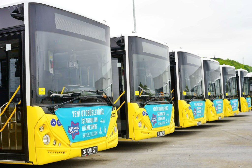 Yeni otobüsler İstanbul yollarında. 

İETT filosuna kazandırılan 150 otobüsün 13'ü daha seferlere başladı. 150 adet yeni otobüsün 55 tanesi hizmete başlarken kalan 95 otobüsün teslimatı tamamlandıktan sonra kalan yeni otobüsler de farklı hatlarda hizmete başlayacak.