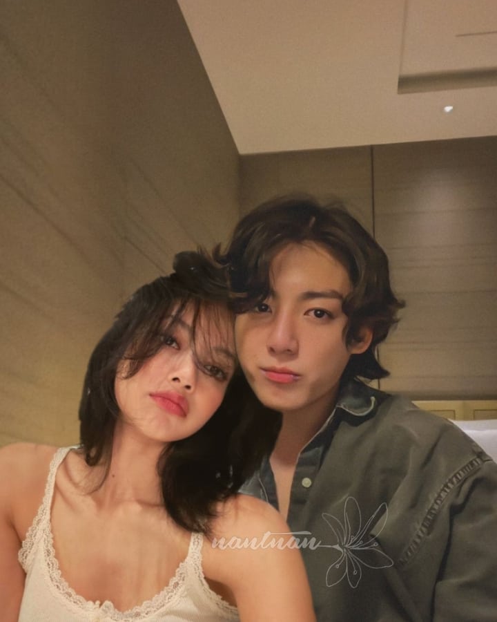 decciih's tweet photo. tidak ada yang bisa melarangku untuk tetap menyukai mereka, mencintai mereka. karna itu hakku. jadi izinkan aku tetap bersama kalian π€β¨
#liskook #lizkook #liskookedit #lizkookedit #LISA #JungKook https://t.co/XUDyetUu84