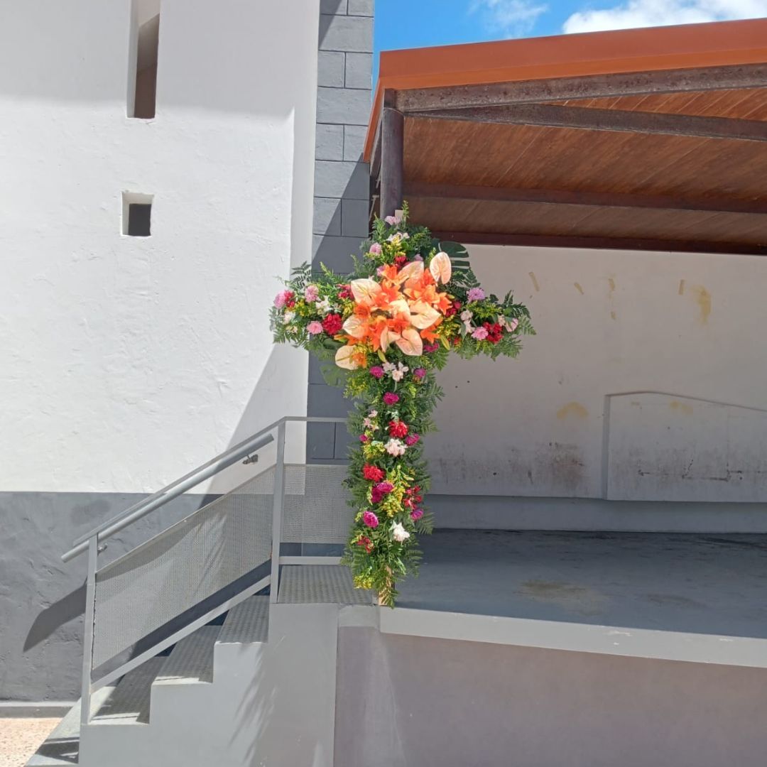 aytodelaaldea's tweet photo. 🟡La Aldea celebra el Día de la Cruz.

👉Este 3 de mayo vuelve a convertirse en una fecha señalada para los vecinos del municipio, que acuden a celebrar el Día de la Cruz manteniendo viva la tradición de enramar las cruces en las fachadas de viviendas y en espacios públicos. https://t.co/QNmkOAYD8C