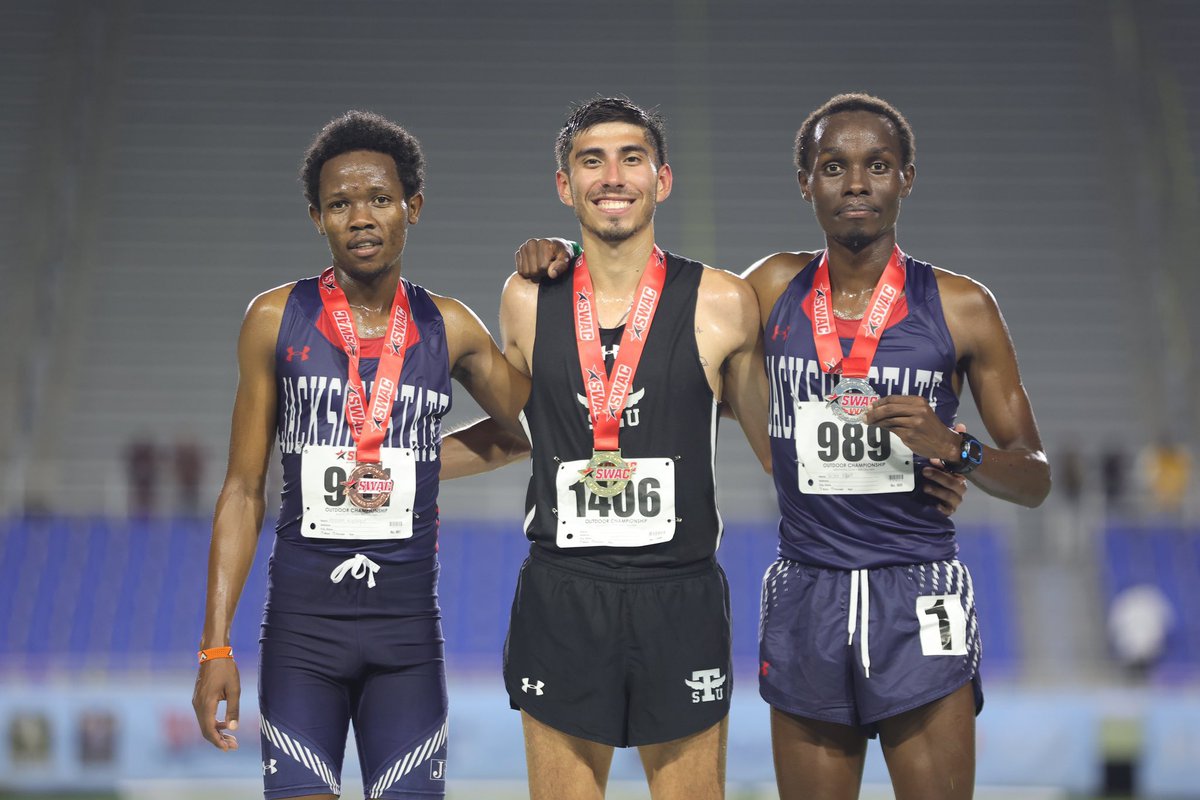 A pair of medalists for @GoJSUTigersXCTF in the 10,000 meters with Victor Kibet and Andrew Kiplagat finishing second and third 

#TheeILove | #BleedTheeBlue
