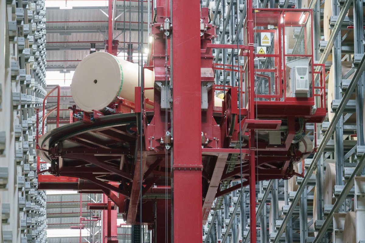 SaicaGroup_es's tweet photo. El Almacén Automatizado de bobinas (ALMAUT) en nuestra planta de El Burgo de Ebro (Zaragoza), en el #OTDChallenge.
Francisco Lázaro, Internal Mill Logistics Manager de Saica Paper, pudo profundizar en el diseño del almacén, innovador proyecto que fusiona eficiencia y #sostenibilidad para ofrecer un servicio al cliente 24/7 con tecnología de última generación y el mínimo impacto ambiental.
Este evento, organizado por la @FundacionFIN en Pamplona, tiene como objetivo mostrar soluciones tecnológicas innovadoras diseñadas para optimizar la productividad y competitividad de la industria.
¡Muchas gracias por contar con #GrupoSaica!