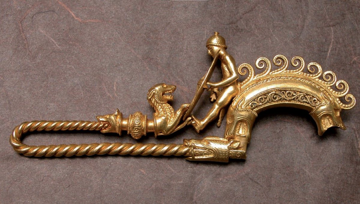 FortressLugh's tweet photo. Thought to be made by a Greek craftsman for an Iberian Celtic client in the 3rd century B.C, the Braganza Brooch is one of the finest pieces of Iberian Celtic art. https://t.co/1yph8wqtp4