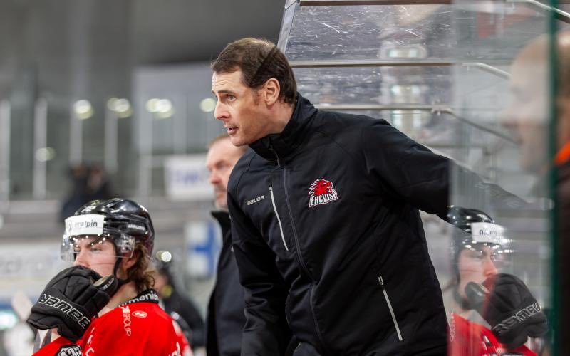 Kévin Hecquefeuille restera au HC Viège swisshabs.ch/actualites/kev…