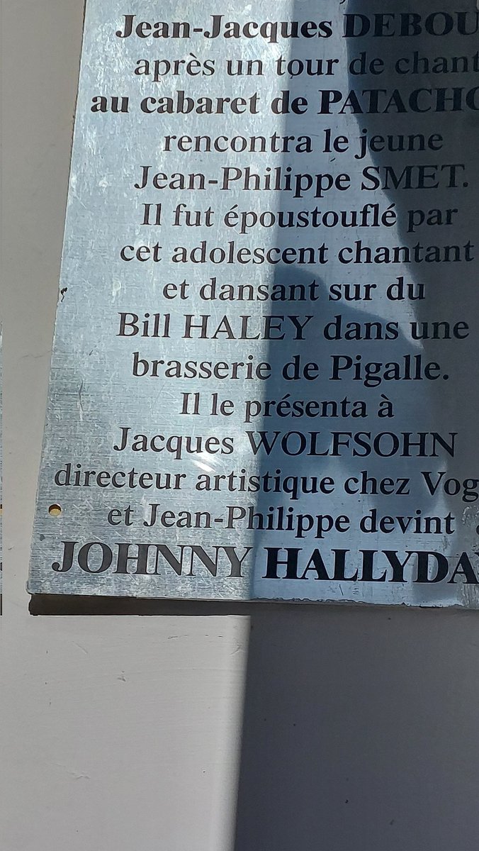 merlinpapin3's tweet photo. .@tbarnaud .@FredOL69007 ici a Montmarte le Cabaret de Mme #Patachou ou les plus grands y ont chantés et où le petit Jean Philippe y a été découvert.  Combien de nuit y ais je passé. J était comme chez moi. 
Que de beaux souvenirs Souvenirs https://t.co/dtQRFiz37k