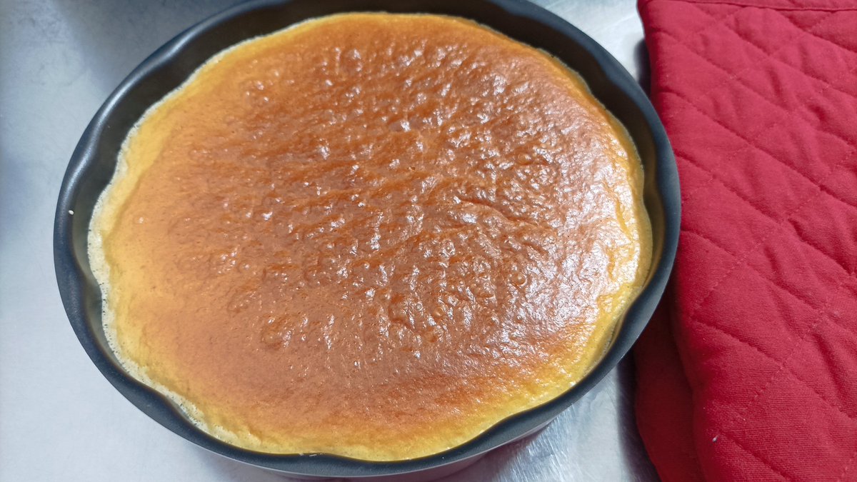 Robin27995404's tweet photo. Yoghurt cake 🍰🍰🍰 https://t.co/RRRupUfZ3B