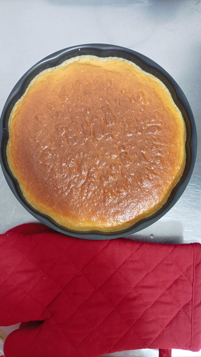 Robin27995404's tweet photo. Yoghurt cake 🍰🍰🍰 https://t.co/RRRupUfZ3B