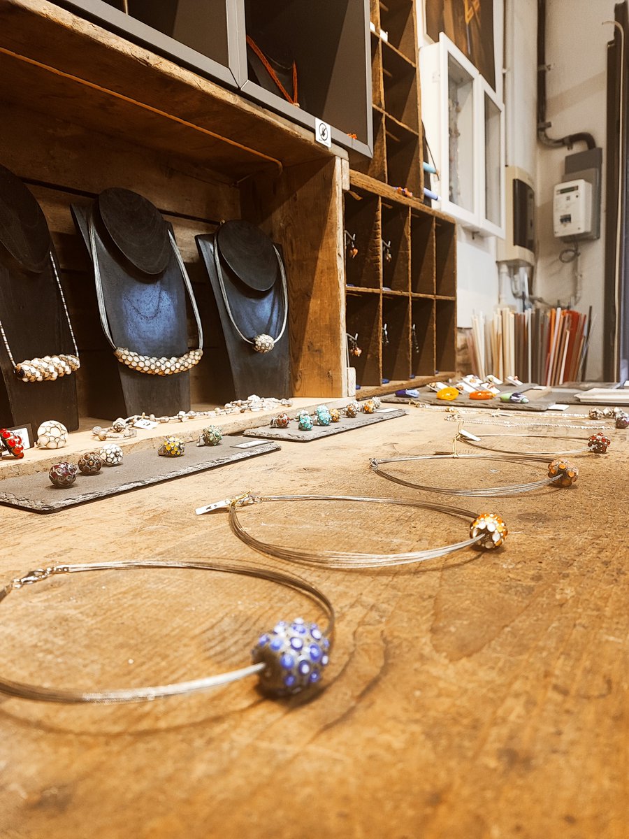 alessia_fuga's tweet photo. Behind the scenes where magic happens ✨
From dreams in my head to sparkling treasures in your hands!

https://t.co/Itfm2avLPU
#CraftedWithLove #JewelryJourney #alessiafuga #glassbeads #glassjewellery #perleinvetro #gioielliinvetro #murano #handmade #fattoamano #madeinvenice https://t.co/MlZCPyU3Fu