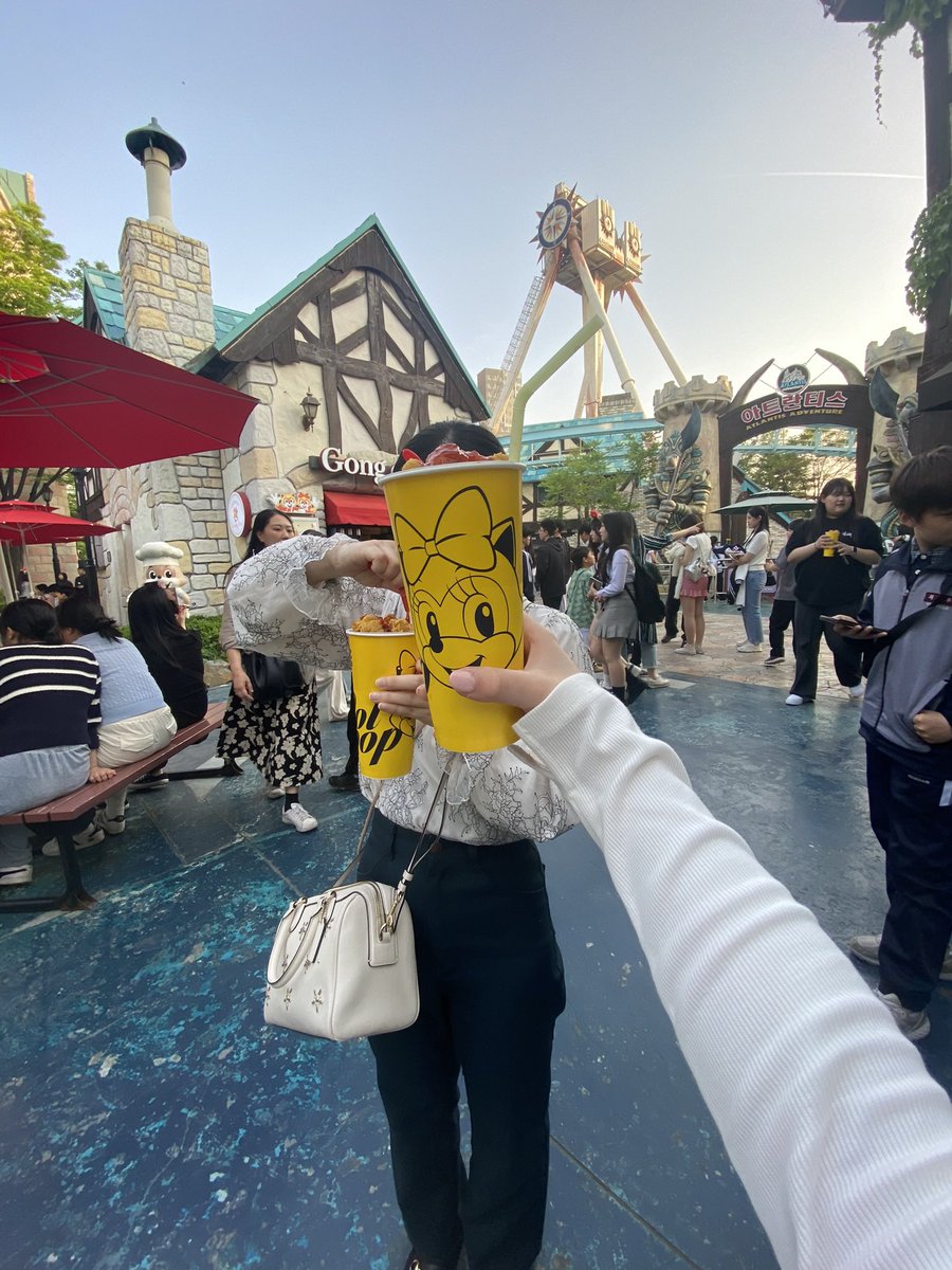 paru4525's tweet photo. ロッテワールド🎡
#韓国旅行 https://t.co/9wIdAeit0y