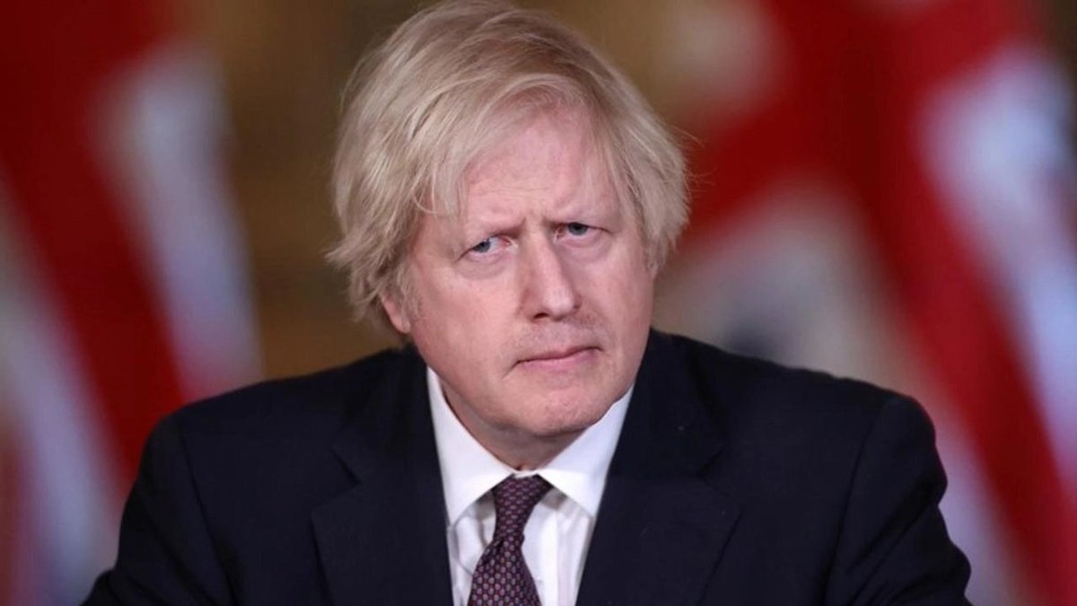 Eski Britanya Başbakanı Boris Johnson, fotoğraflı kimliğini yanına almayı unuttuğu için İngiltere genelinde yapılan yerel seçimlerde oy kullanamadı. Johnson, kimlik zorunluluğunu 2022 yılında kendisi getirmişti.