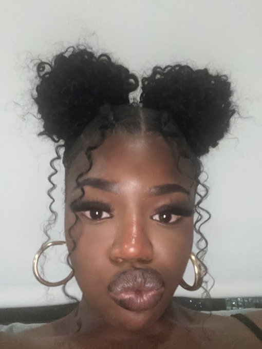 Watch m9ym9y's leaked NSFW photo on TwXstars