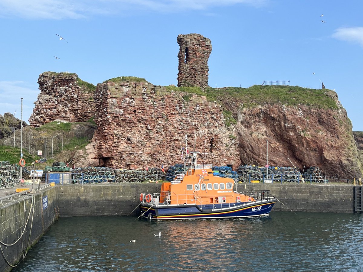 Dunbar Lifeboat in the harbour earlier this morning. We all have reason to be so grateful for the dedication and courage of ⁦@RNLI⁩ volunteers right around our coastline.