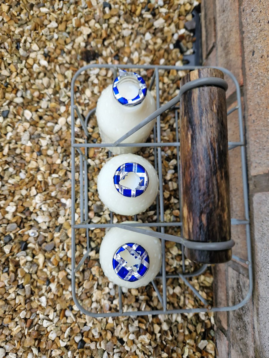 Claire Roberts tweet media