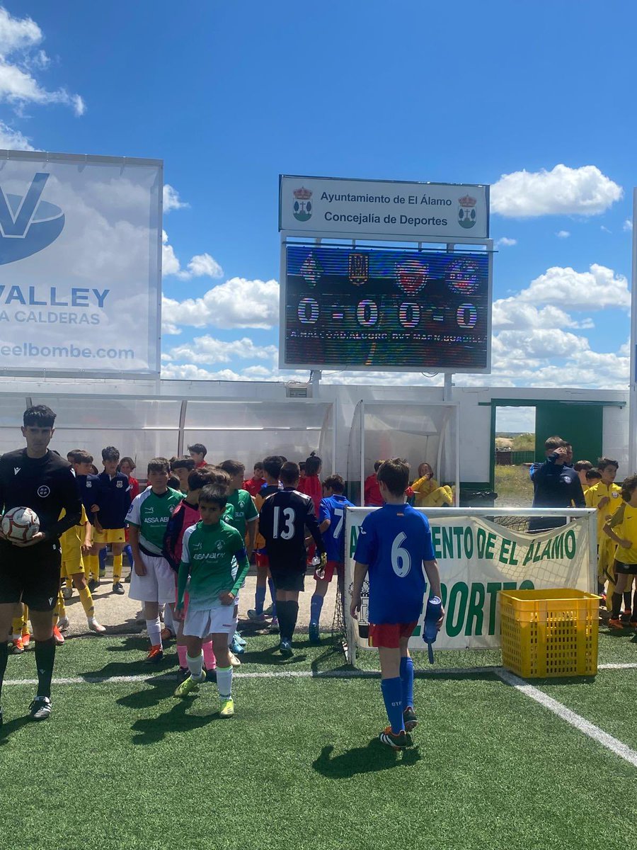 CDAlzola's tweet photo. Gran torneo el que disputaron ayer nuestros alevines en El álamo contra varias canteras✅⚽️

Además tuvieron la visita de @vicenma9 , capitán de nuestro primer equipo👏🏻💚

#vamosalzola https://t.co/ur5GHiSI98