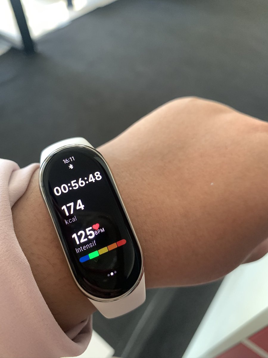 Ngomongin smartwatch yg worth it menurutku Xiaomi Mi Band 8 ini bisa jadi bahan pertimbangan! Apalgi lalo yang aktif olahraga, cari harga yg affordable banyak fiturnyaa asli lirik mi band 8 ini deh😆 Kepo kalian pake smartwatch apa guys?