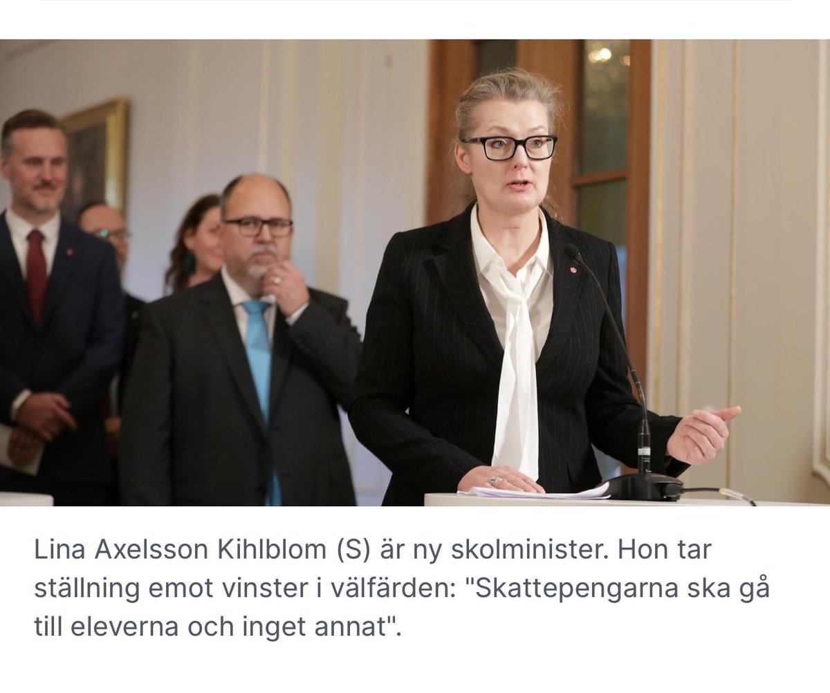 dumpen_se's tweet image. En idrottslärare misstänks ha smygfotograferat av ett hundratal nakna elever. Förutom filmer på eleverna hittade man drygt 80.000 filer med övergreppsmaterial vid genomgång av mannens enheter. 

Idrottsläraren heter Ulf. 
Platsen för fotografering är omklädningsrum och andra