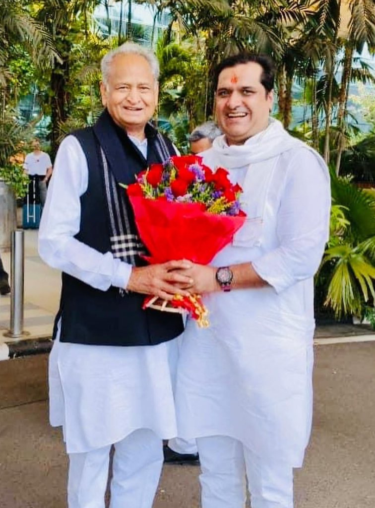 राजस्थान के लोकप्रिय पूर्व मुख्यमंत्री माननीय @ashokgehlot51 जी को जन्मदिवस की हार्दिक बधाई एवं शुभकामनाएं। आपके उत्तम स्वास्थ्य एवं दीर्घायु जीवन की कामना करता हूं।