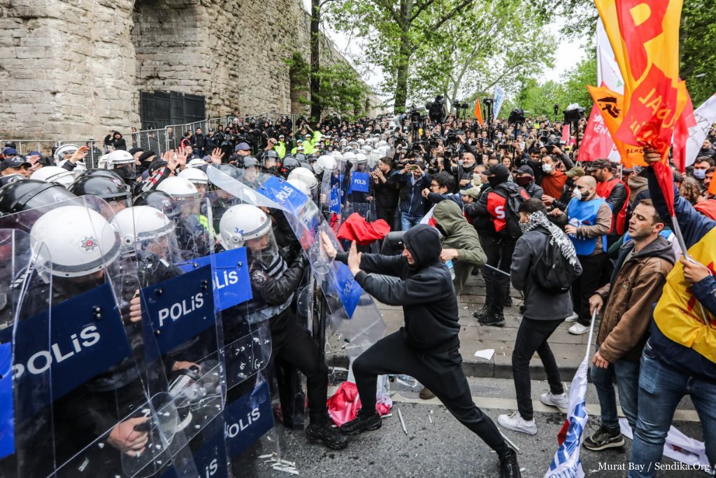 İstanbul’da 1 Mayıs operasyonu: Çok sayıda eve baskın düzenlendi sendika.org/2024/05/istanb…