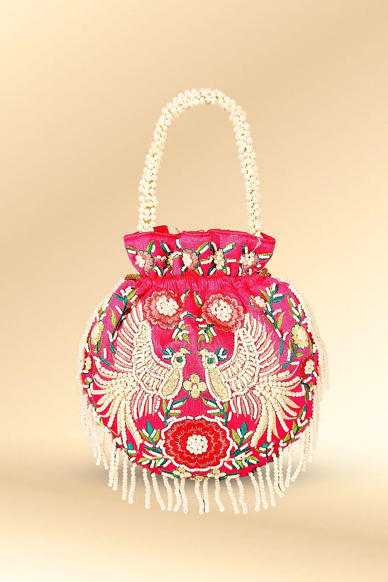 Add a touch of elegance to your outfit with our stunning Pink Beaded Potli Bag! Perfect for any occasion. #Fashionista #Accessories #BeadedBag #PotliBag 🌸👜

SHOP NOW 👉 sttylme.com/products/pink-…
#sttylme