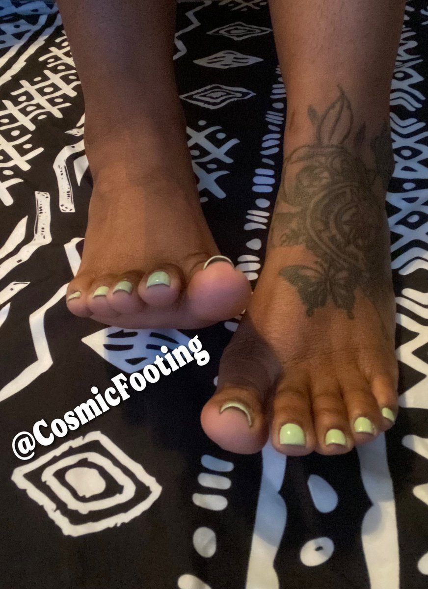 Anyone interested in seeing some 👣???😊😉 DM for inquiries #footinthesand #caribbeantoes #caribbeanfoot #caribbeanfeet 
#zoefeet #zoefoot #zoetoes 
#americanfeet #americantoes #CosmicFooting