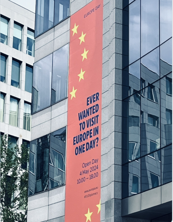 Hmm, Chinese Communist Party influence operations have reached a whole new level.
Banner for 🇪🇺#EuropeDay
h/t @Berlaymonster